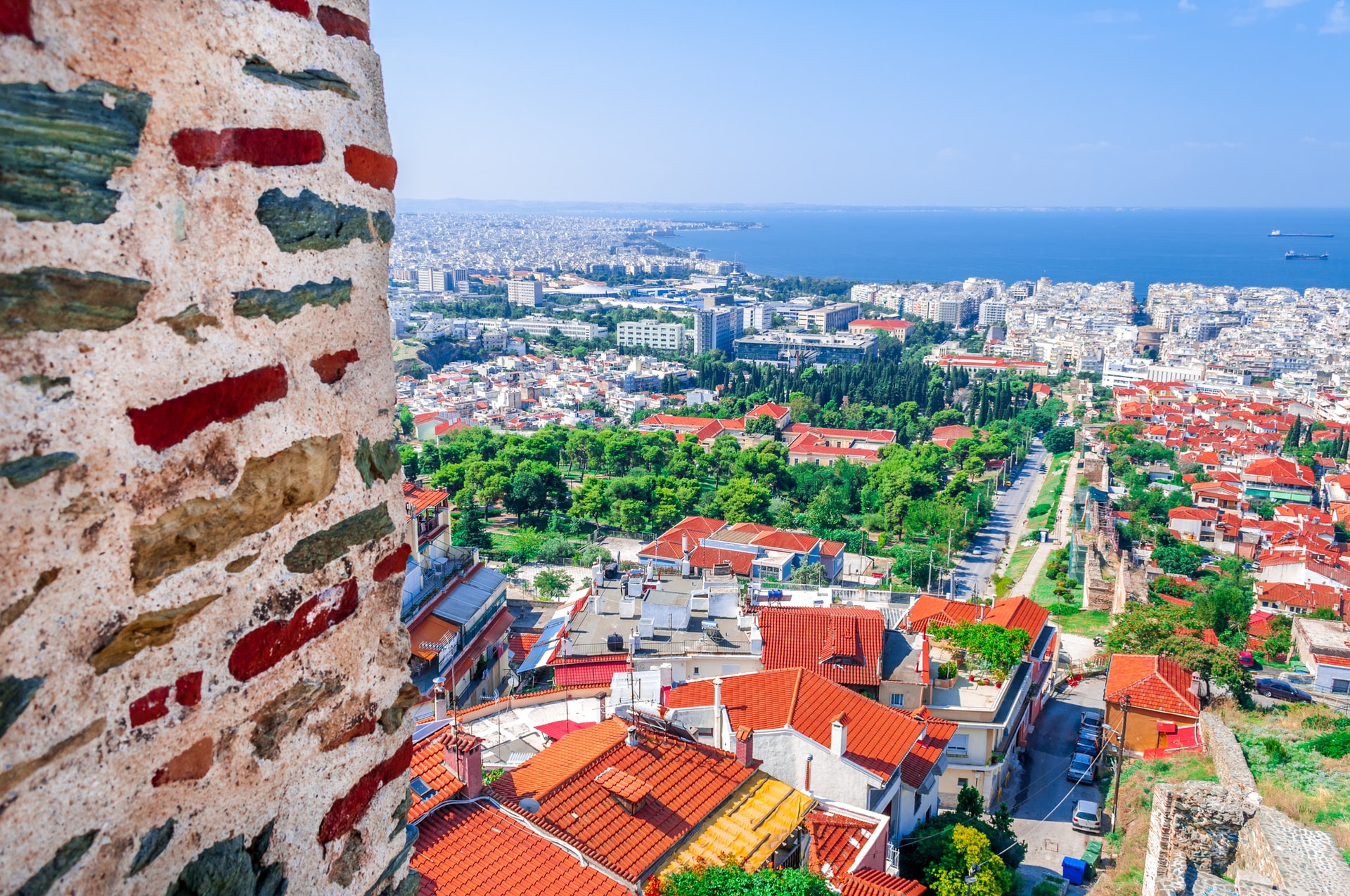Thessaloniki, home to the Carlsberg brewery scoring this solar thermal makeover, boasts over 300 days of sunshine annually